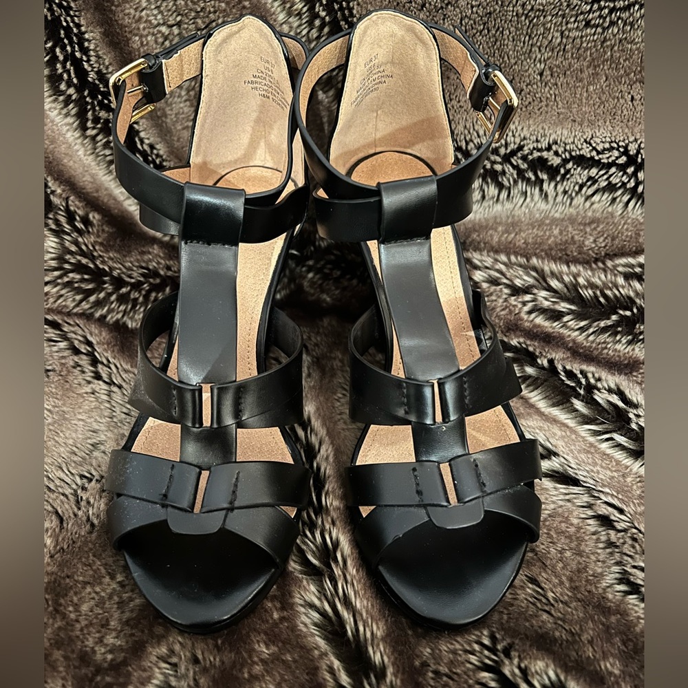 Simple black H&M wedges